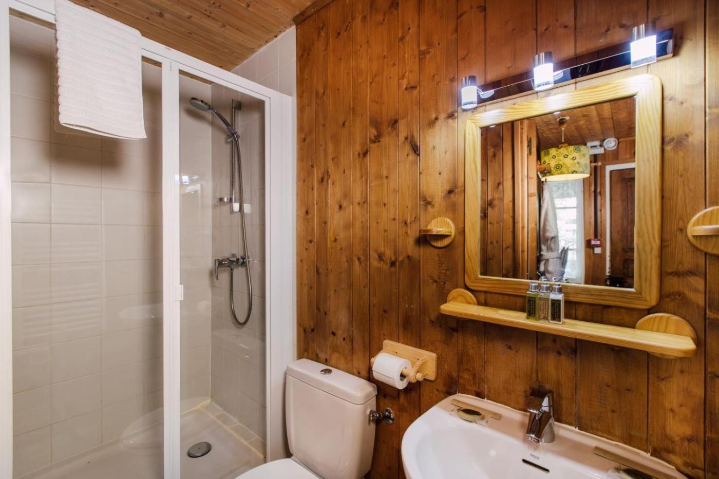 Hotel Mas De La Coutettaz, The Farmhouse Morzine Room photo